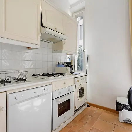 2 Bedroom Center דירה