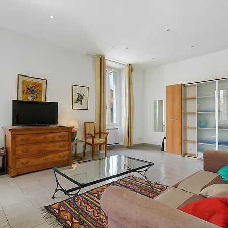 2 Bedroom Center Cannes