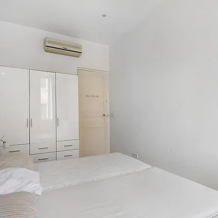 2 Bedroom Center *