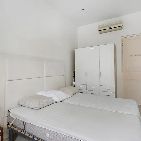 2 Bedroom Center