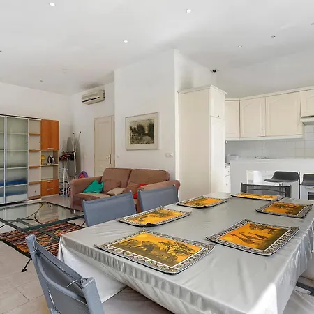 2 Bedroom Center