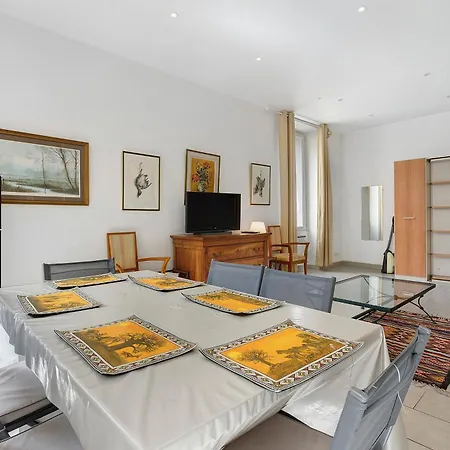 2 Bedroom Center